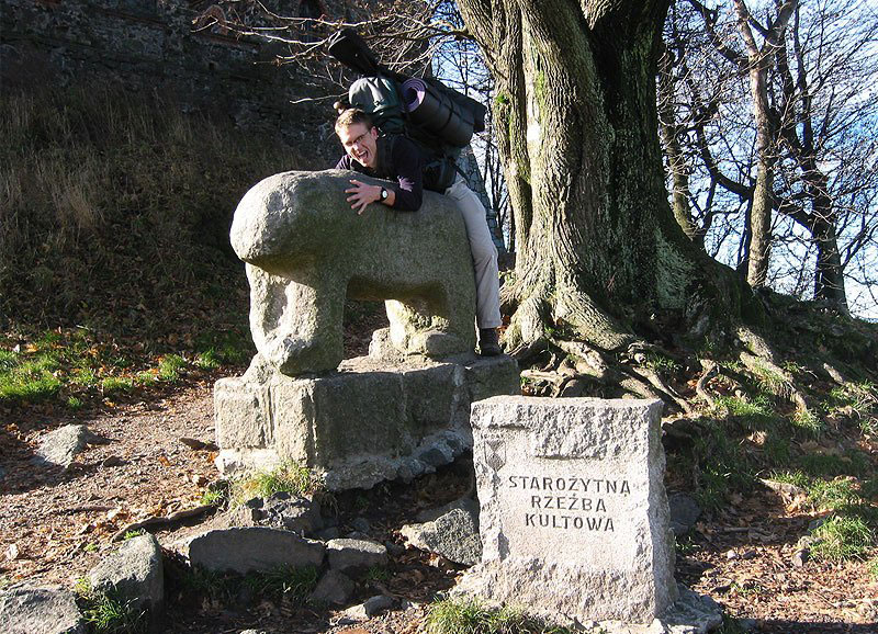 Edmund i rzeźba na Ślęży we Wszystkich Świętych.